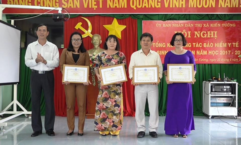 TX Kiến Tường: Tổng kết c&ocirc;ng t&aacute;c BHYT học sinh sinh vi&ecirc;n năm học 2017 &ndash; 2018
