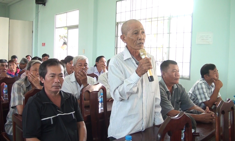 Đức Ho&agrave;: B&iacute; thư huyện uỷ đối thoại với người d&acirc;n trong v&ugrave;ng dự &aacute;n Idico