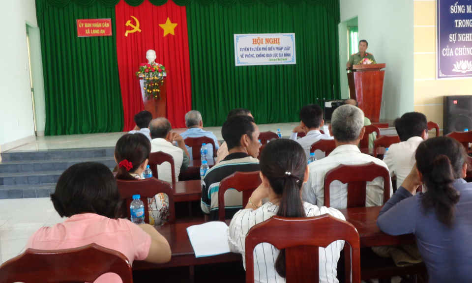 Cần Giuộc: Tuy&ecirc;n truyền phổ biến ph&aacute;p luật về ph&ograve;ng chống bạo lực gia đ&igrave;nh