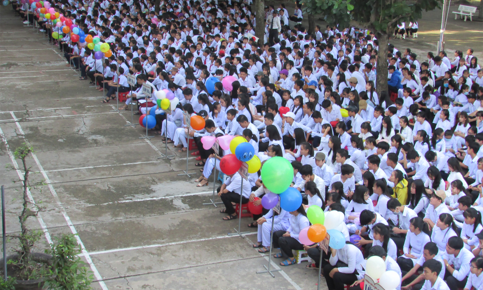 Long An rộn r&agrave;ng ng&agrave;y hội khai trường