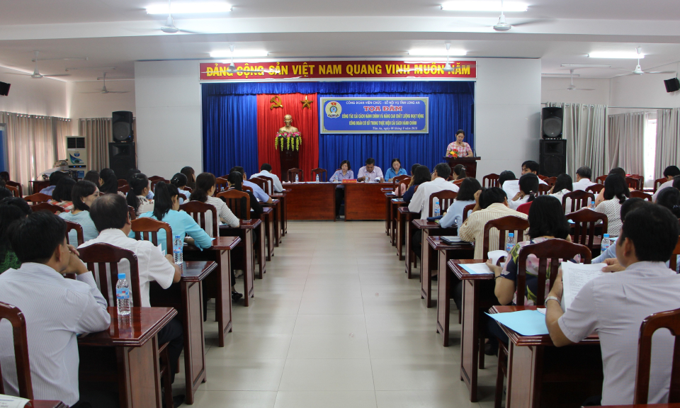 Tọa đ&agrave;m về c&ocirc;ng t&aacute;c cải c&aacute;ch h&agrave;nh ch&iacute;nh