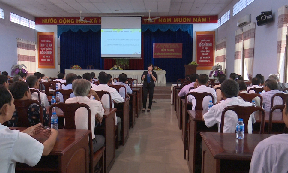 Tập huấn c&ocirc;ng t&aacute;c b&igrave;nh đẳng giới năm 2018 tại huyện Đức H&ograve;a