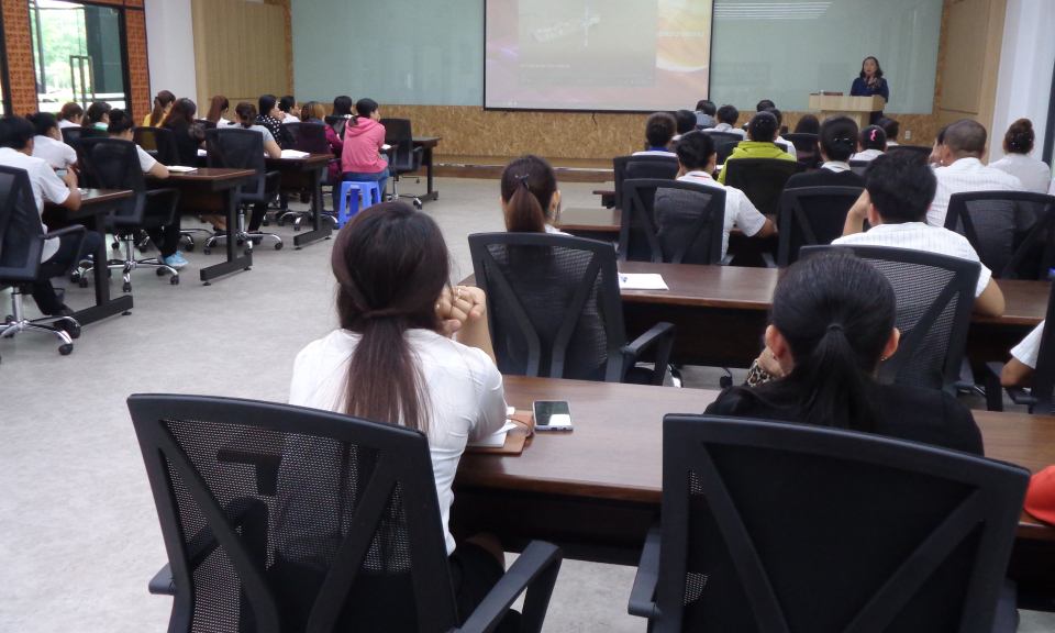 Cần Giuộc: Tuy&ecirc;n truyền về luật an ninh mạng v&agrave; th&ocirc;ng tin về s&aacute;ch gi&aacute;o khoa Tiếng Việt lớp 1