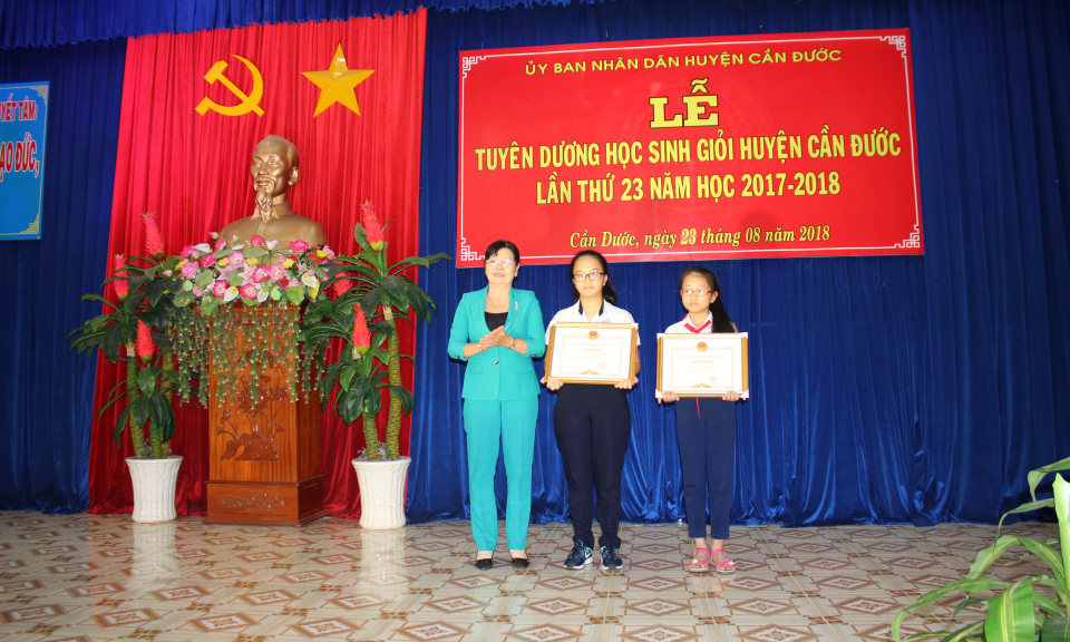 V&otilde; Trần Ngọc Vy – C&ocirc; b&eacute; Kim cương