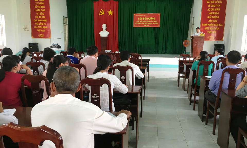 TX Kiến Tường: Khai giảng lớp bồi dưỡng kiến thức Quốc ph&ograve;ng v&agrave; an ninh đối tượng 4