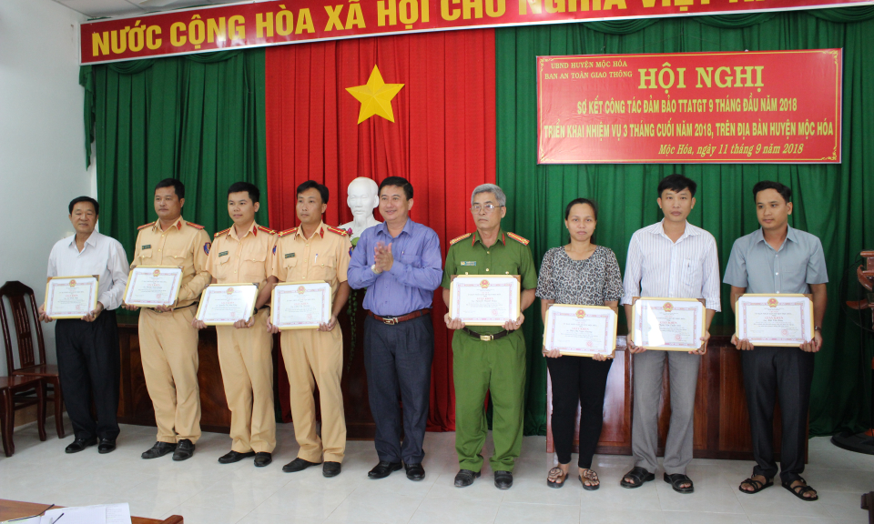 Mộc Ho&aacute;: Sơ kết c&ocirc;ng t&aacute;c đảm bảo trật tự an to&agrave;n giao th&ocirc;ng