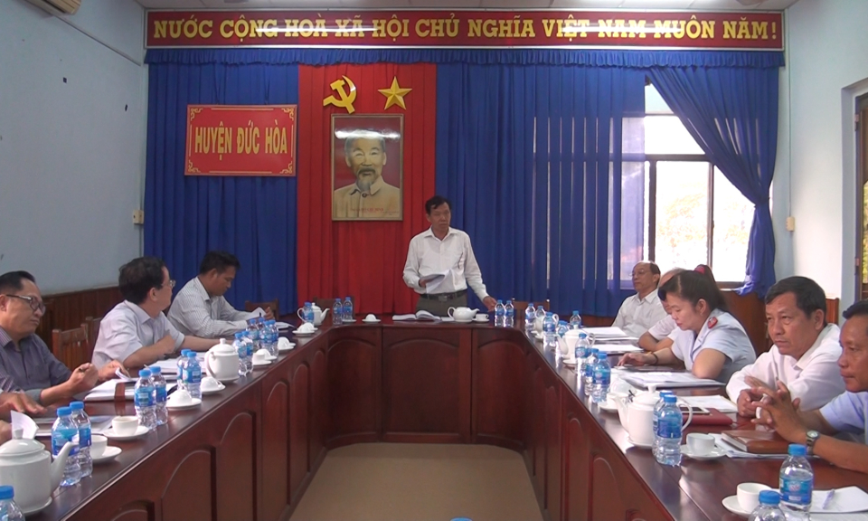 Ban Ph&aacute;p chế HĐND tỉnh l&agrave;m việc tại huyện Đức H&ograve;a