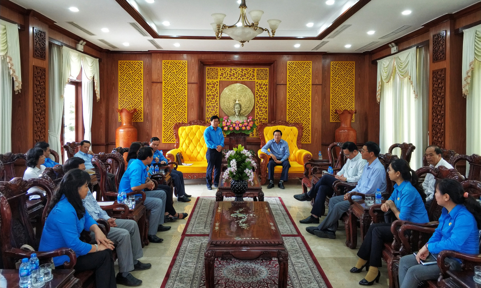 B&iacute; thư tỉnh ủy gặp gỡ đo&agrave;n đại biểu tham dự Đại hội C&ocirc;ng đo&agrave;n Việt Nam