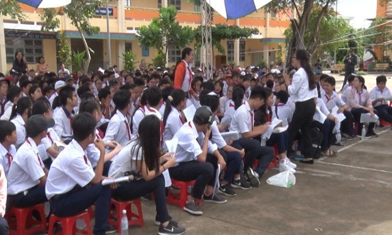 Cần Giuộc: Ng&agrave;y hội tư vấn nghề nghiệp