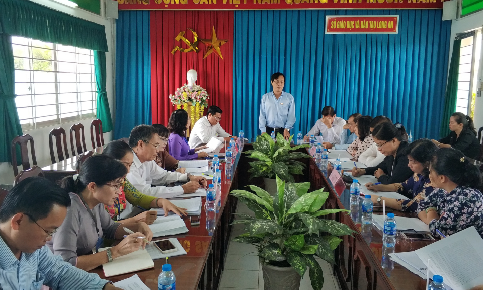 Ban văn h&oacute;a &ndash; x&atilde; hội HĐND tỉnh gi&aacute;m s&aacute;t tại Sở GD&ĐT