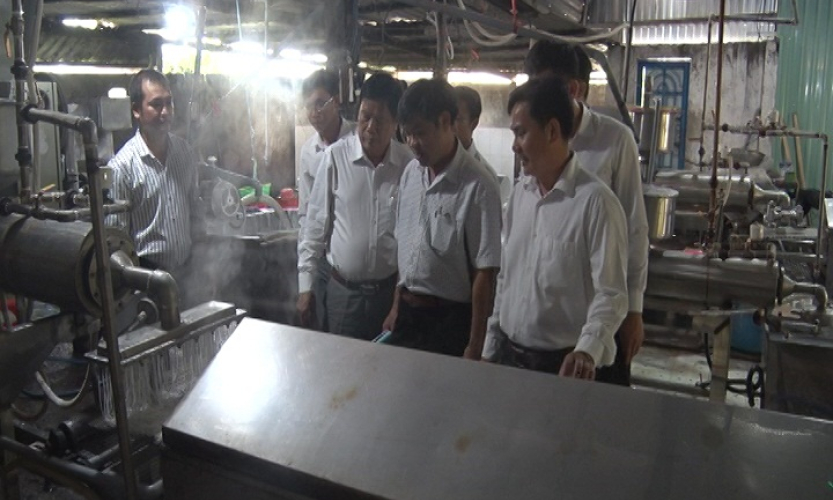 Trung t&acirc;m Khuyến c&ocirc;ng Long An hỗ trợ đầu tư m&aacute;y sản xuất b&uacute;n tươi tự động