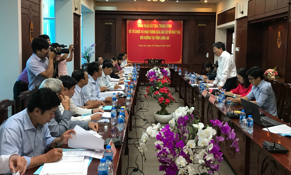 Trung ương khảo s&aacute;t về hoạt động c&aacute;c cơ sở đ&agrave;o tạo tại Long An