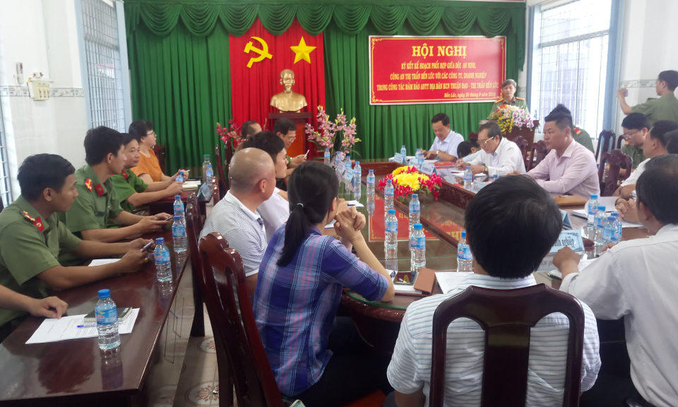 Bến Lức: K&yacute; kết c&ocirc;ng t&aacute;c phối hợp đảm bảo ANTT KCN Thuận Đạo