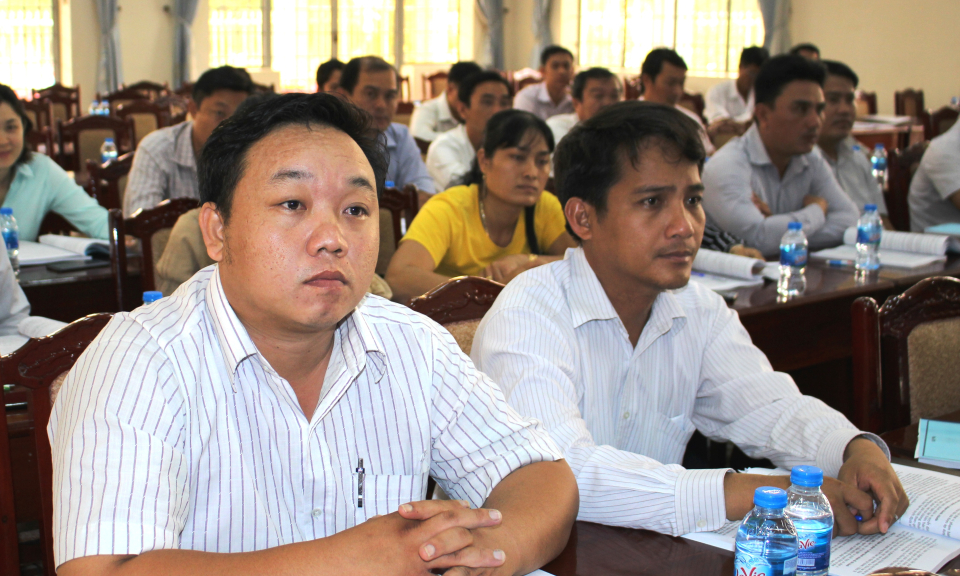 Cần Đước: Tập huấn c&ocirc;ng t&aacute;c xử phạt vi phạm h&agrave;nh ch&iacute;nh trong lĩnh vực đất đai, x&acirc;y dựng