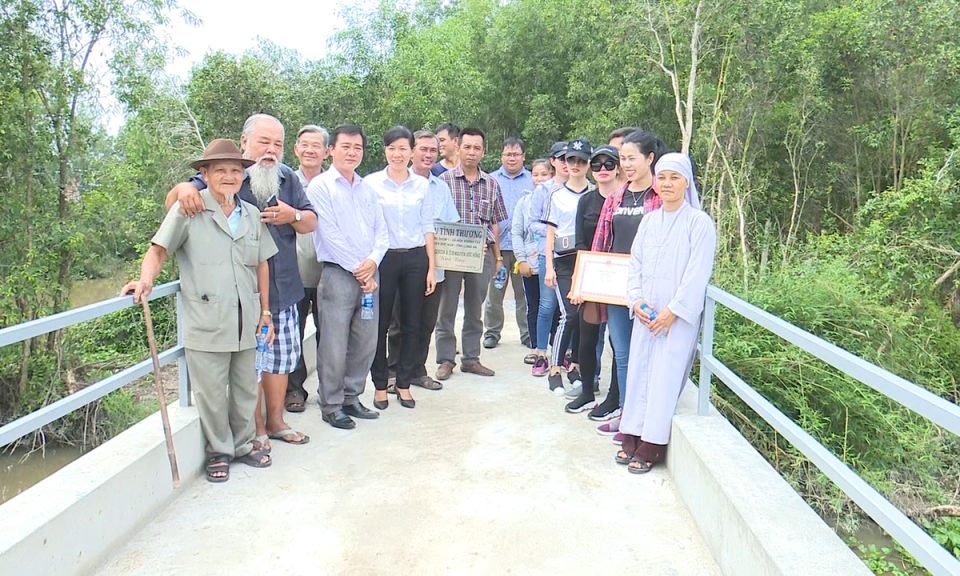 Đức Ho&agrave;: Kh&aacute;nh th&agrave;nh cầu giao th&ocirc;ng n&ocirc;ng th&ocirc;n