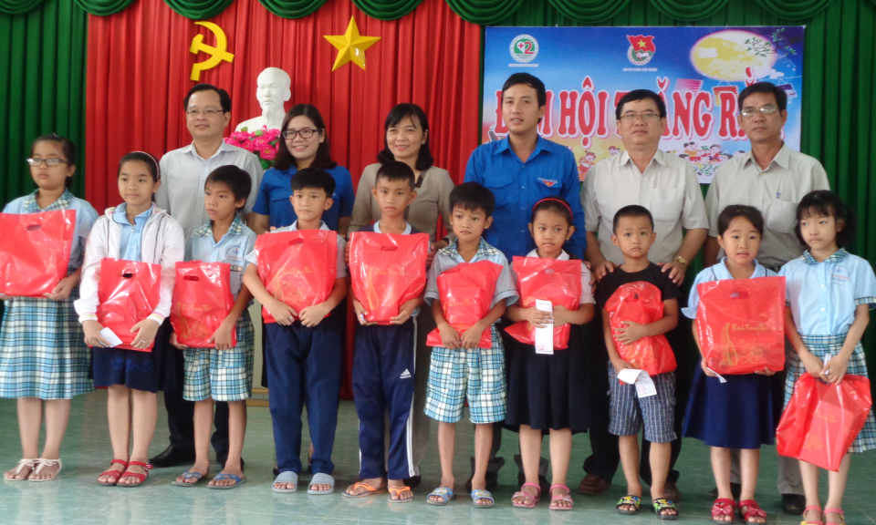 Cần Giuộc: tổ chức chương tr&igrave;nh &ldquo; Đ&ecirc;m hội trăng rằm&rdquo; năm 2018