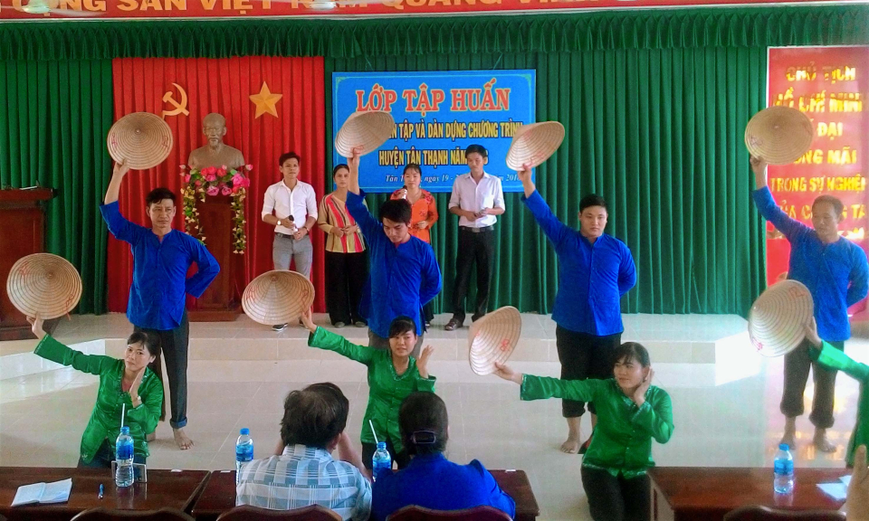 T&acirc;n Thạnh: Bế giảng Lớp tập huấn kỹ năng bi&ecirc;n tập v&agrave; d&agrave;n dựng chương tr&igrave;nh năm 2018