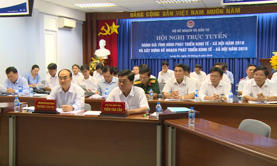 Hội nghị to&agrave;n quốc đ&aacute;nh gi&aacute; t&igrave;nh h&igrave;nh ph&aacute;t triển kinh tế – x&atilde; hội năm 2018