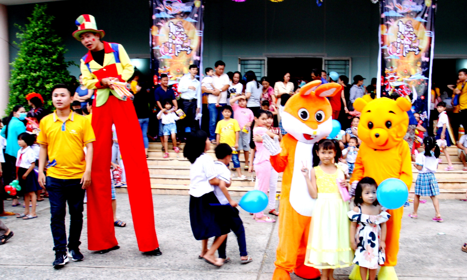 Cần Đước: Vận động hơn 1,3 tỷ đồng tặng qu&agrave; trung thu cho trẻ em c&oacute; ho&agrave;n cảnh kh&oacute; khăn