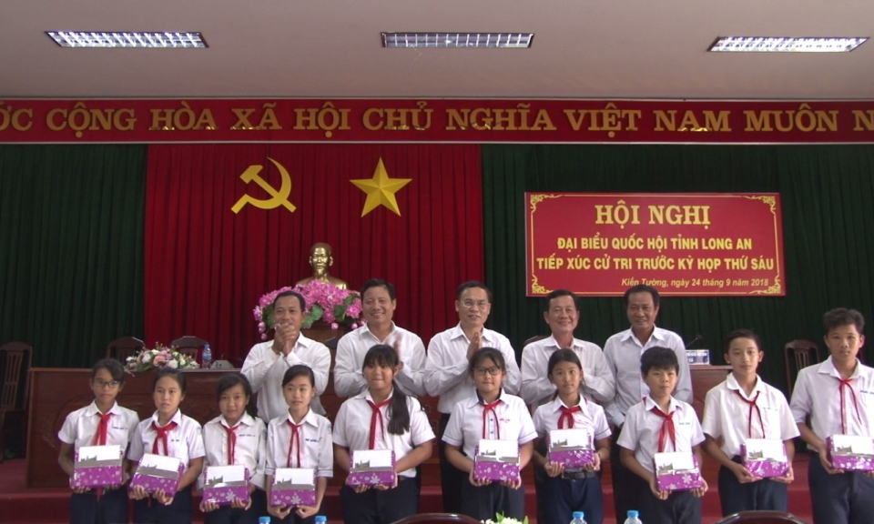 TX Kiến Tường: ĐBQH tiếp x&uacute;c cử tri trước kỳ họp thứ 6