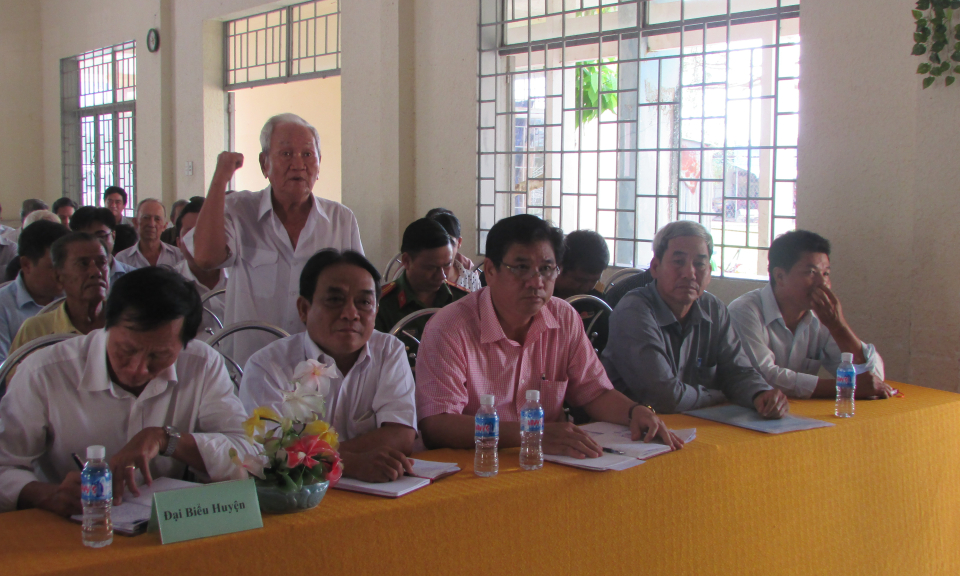 B&iacute; thư Huyện ủy Bến Lức đối thoại với nh&acirc;n d&acirc;n x&atilde; Phước Lợi