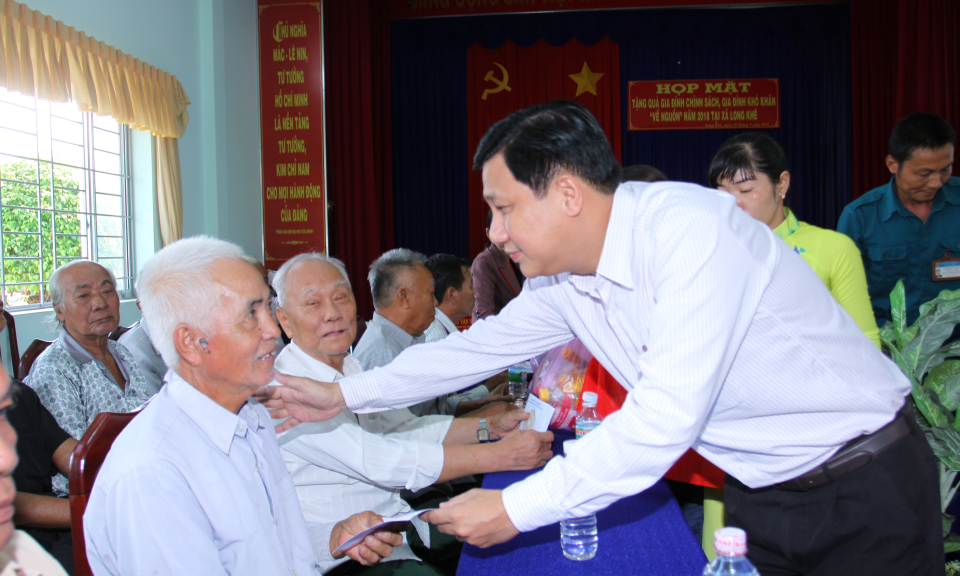 Cần Đước: Hoạt động Về nguồn tại x&atilde; Long Kh&ecirc;