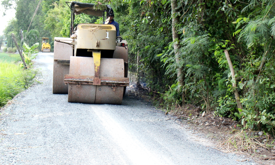 Cần Đước: Hội n&ocirc;ng d&acirc;n T&acirc;n L&acirc;n đ&oacute;ng g&oacute;p tr&ecirc;n 85 tỷ đồng x&acirc;y dựng đường GTNT