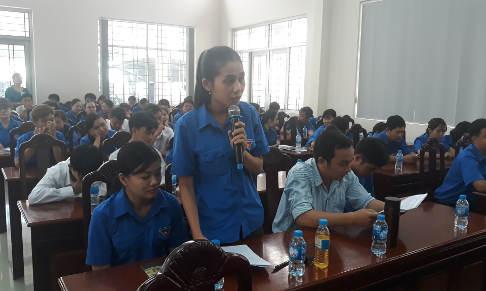 TP T&acirc;n An: Đối thoại giữa l&atilde;nh đạo v&agrave; thanh ni&ecirc;n về x&acirc;y dựng đ&ocirc; thị văn minh