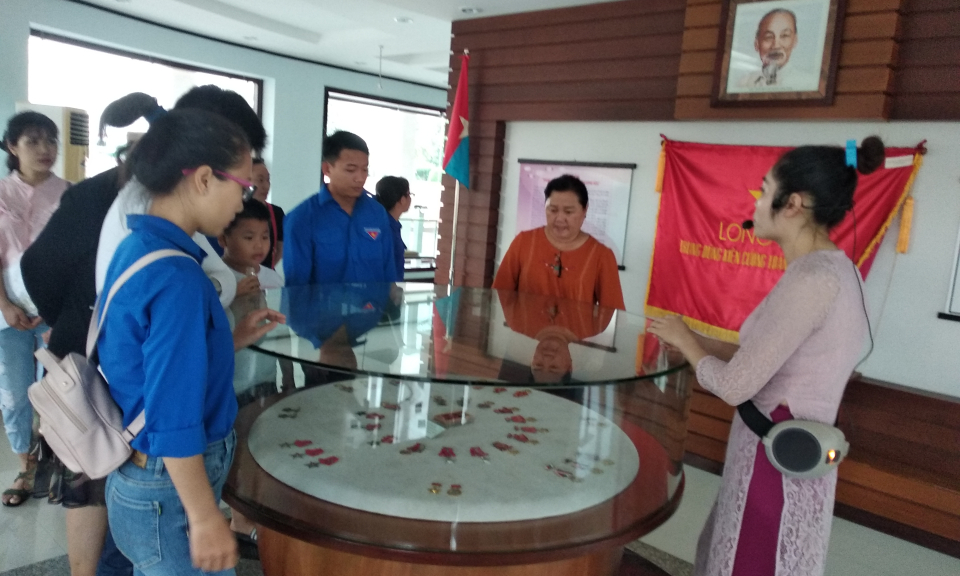 Đức Ho&agrave;: Về nguồn t&igrave;m hiểu c&aacute;c di t&iacute;ch lịch sử, văn ho&aacute; Long An