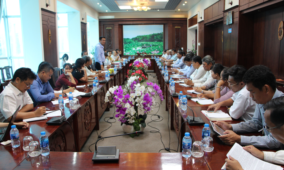 Long An: Li&ecirc;n k&ecirc;́t sản xu&acirc;́t và ti&ecirc;u thụ lúa thơm, ch&acirc;́t lượng cao