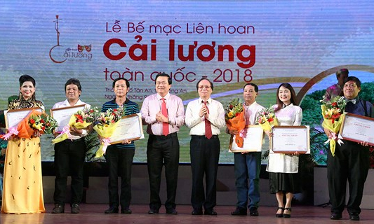 Bế mạc Li&ecirc;n hoan Cải lương toàn qu&ocirc;́c 2018 tại Long An