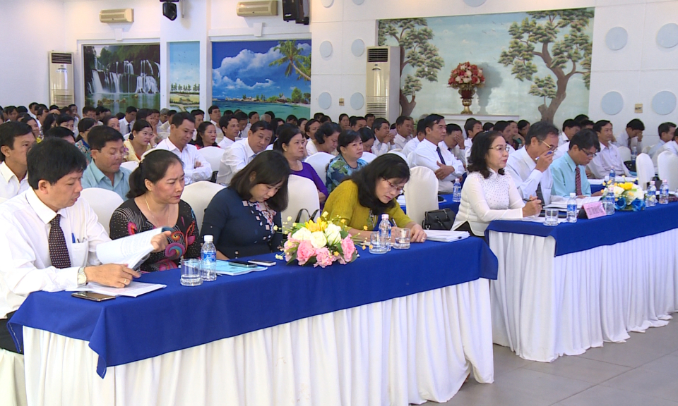 H&ocirc;̣i nghị tổng kết 20 năm x&acirc;y dựng trường tiểu học đạt chuẩn quốc gia