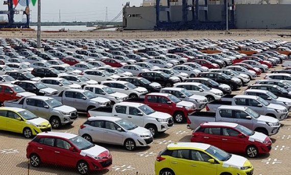 Gần 2.000 &ocirc; t&ocirc; nhập khẩu về Việt Nam trong một tuần