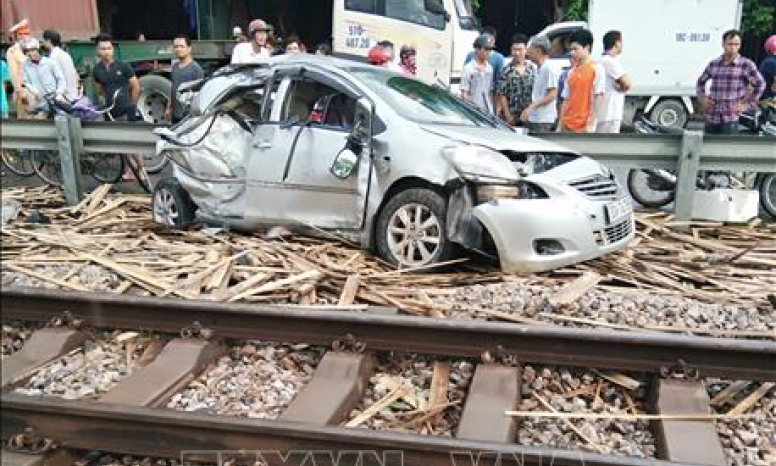 R&agrave; so&aacute;t, x&oacute;a h&agrave;ng ngh&igrave;n đường ngang, lối tự mở qua đường sắt