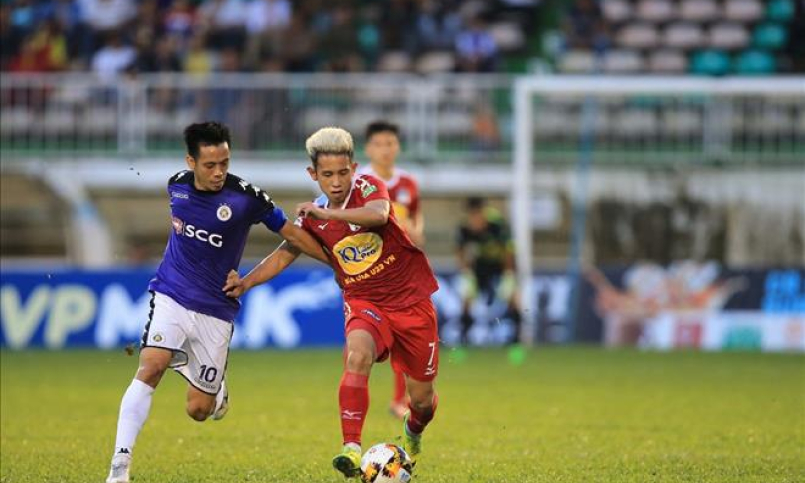 H&agrave; Nội FC mở hội ngay tr&ecirc;n s&acirc;n Pleiku của HAGL