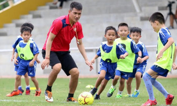 C&ocirc;ng Vinh kết hợp với tập đo&agrave;n gi&aacute;o dục lớn nhất Việt Nam x&acirc;y dựng b&oacute;ng đ&aacute; học đường chuy&ecirc;n nghiệp