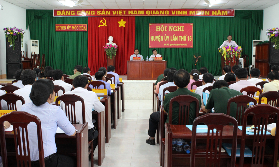 Hội nghị huyện ủy Mộc H&oacute;a lần thứ 15