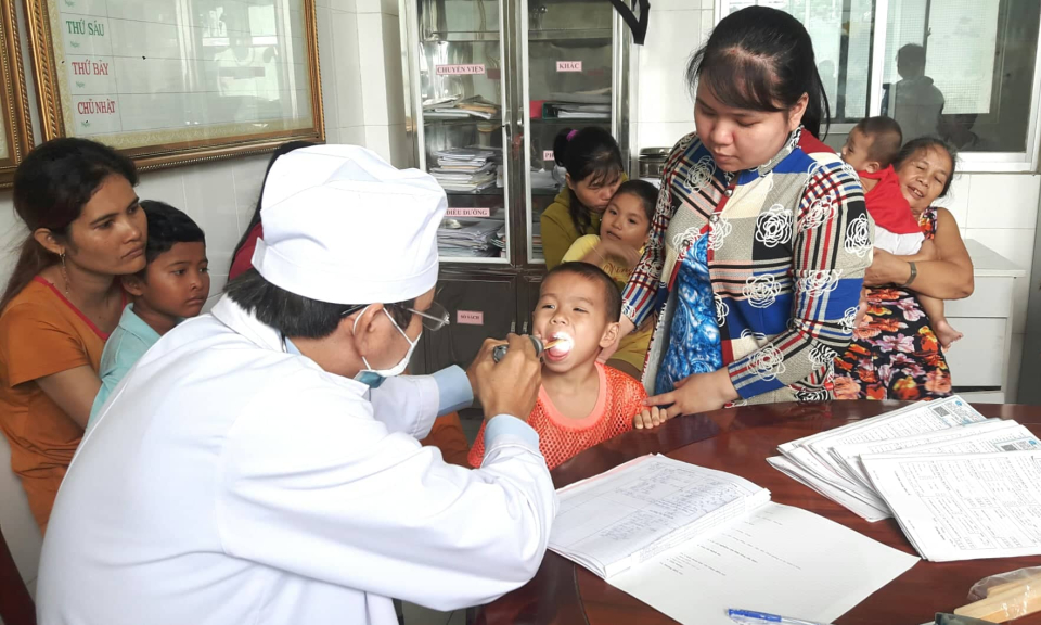 Bến Lức: Bệnh tay ch&acirc;n miệng đ&atilde; tăng 52% trong tuần qua