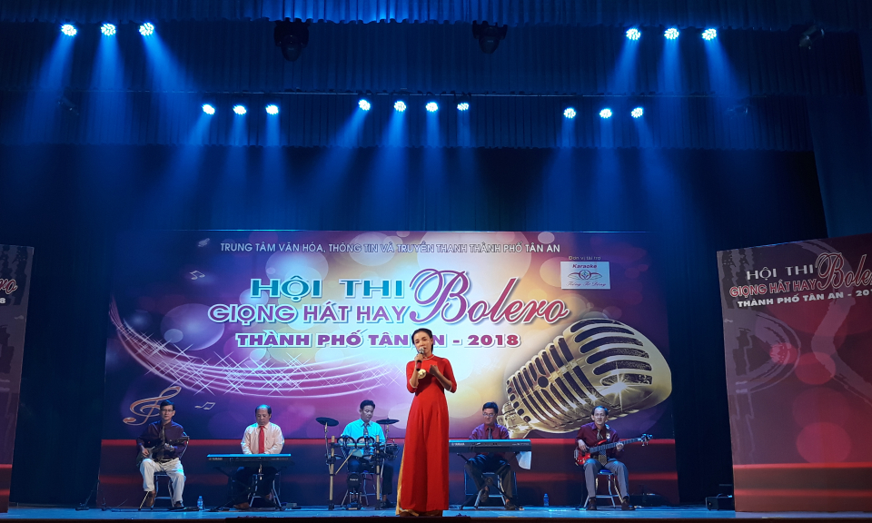 TP T&acirc;n An: Chung kết Hội thi giọng h&aacute;t hay Bolero