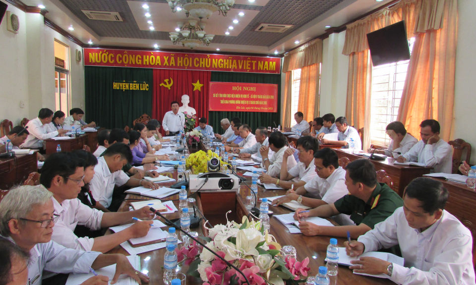 Bến Lức: Sơ kết t&igrave;nh h&igrave;nh ph&aacute;t triển KT &ndash; XH 9 th&aacute;ng đầu năm