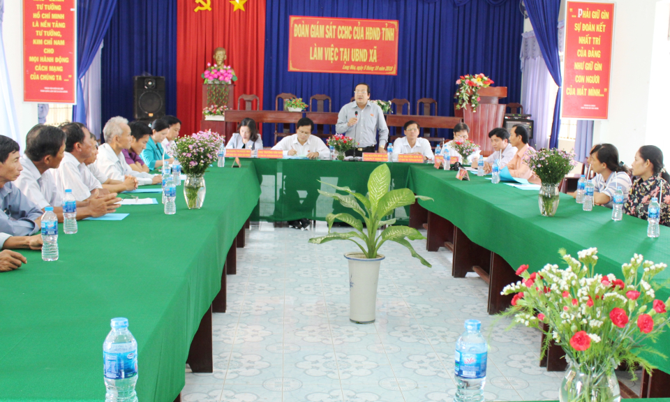 Gi&aacute;m s&aacute;t c&ocirc;ng t&aacute;c cải c&aacute;ch h&agrave;nh ch&iacute;nh tại x&atilde; Long H&ograve;a, Cần Đước