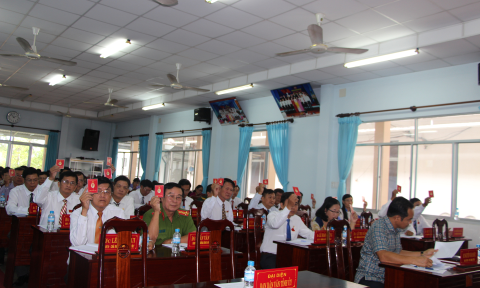 Thủ Thừa, Cần Đước: Hội nghị BCH huyện uỷ tập trung h&ograve;an th&agrave;nh nhiệm vụ, kế họach năm 2018