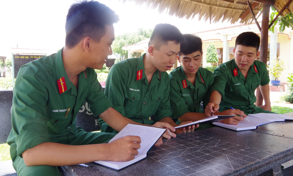 Điển h&igrave;nh những chiến sĩ v&ugrave;ng bi&ecirc;n