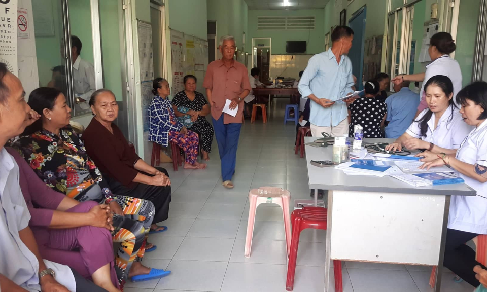 Bến Lức: Kh&aacute;m bệnh, tư vấn sức khỏe miễn ph&iacute; cho người cao tuổi