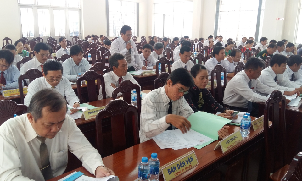 TP T&acirc;n An, Thủ Thừa: Kỳ họp thứ 11 HĐND kho&aacute; XI