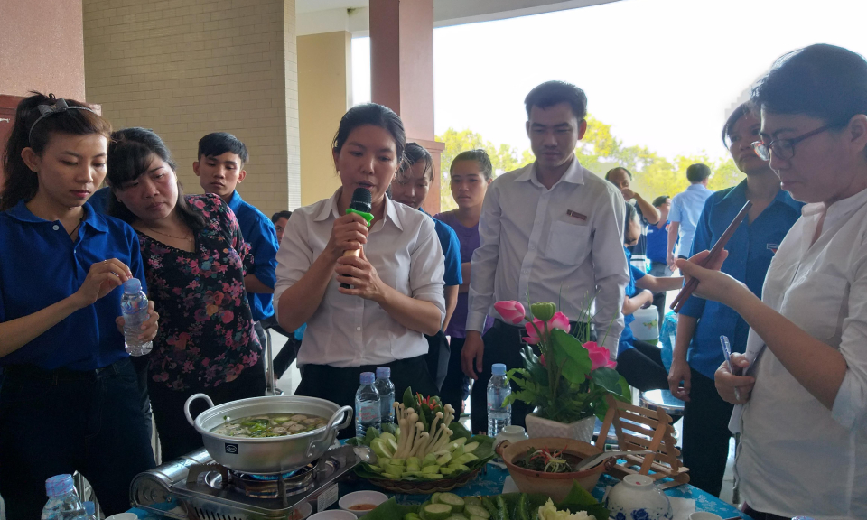 Đức Huệ: Hội thi nấu ăn ch&agrave;o mừng kỷ niệm 62 năm ng&agrave;y truyền thống Hội LHTN Việt Nam