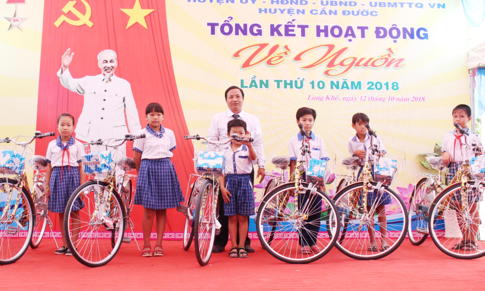 Cần Đước,T&acirc;n Thạnh: Tổng kết hoạt động Về nguồn năm 2018