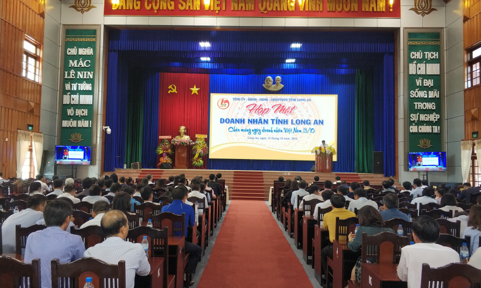 Họp mặt doanh nh&acirc;n tỉnh Long An