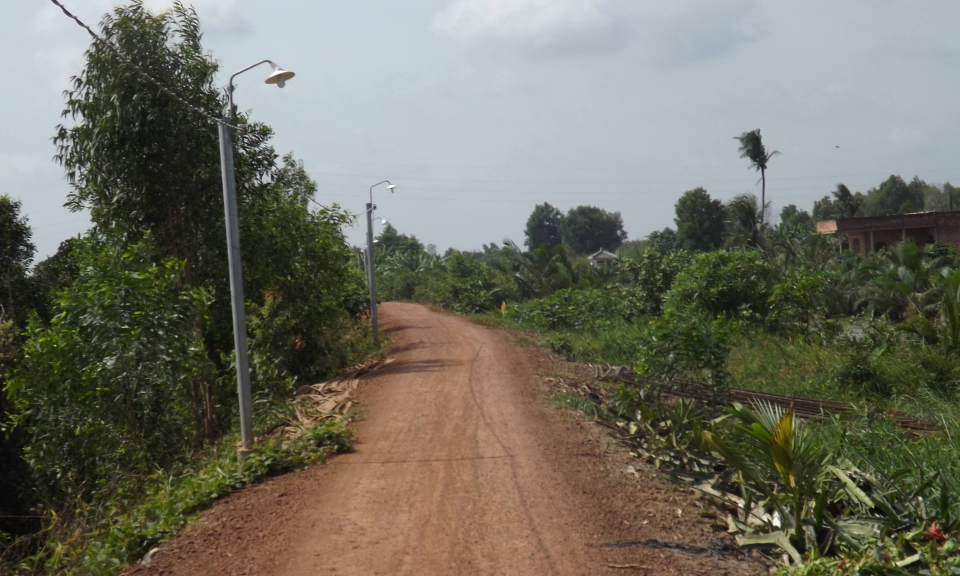 Bến Lức: Thắp s&aacute;ng đường qu&ecirc;