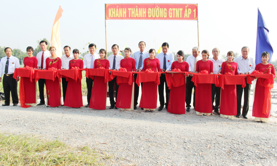 Cần Đước: Kh&aacute;nh th&agrave;nh đường giao th&ocirc;ng n&ocirc;ng th&ocirc;n